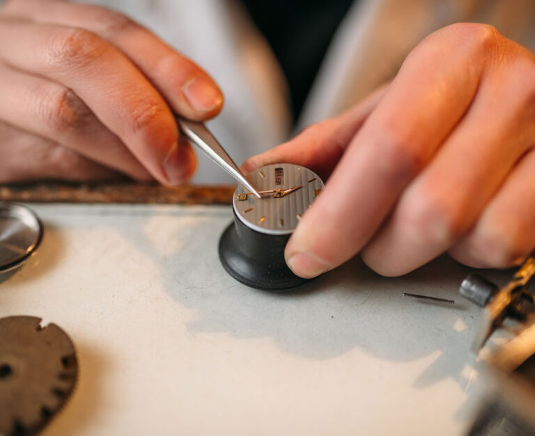 Watch Repair-Service Joyeria Minor